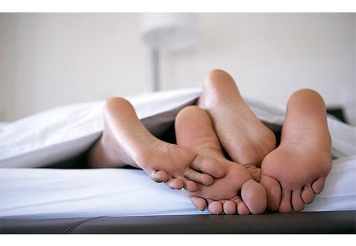 O contacto sexual é a principal vía de transmisión do virus do papiloma humano
